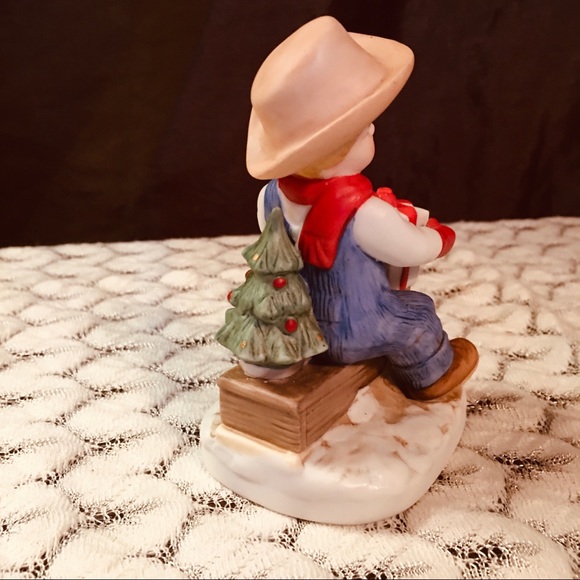 Vintage Denim Days Homeco Figurine Boy w/ present Home Decor Christmas - Picture 3 of 4